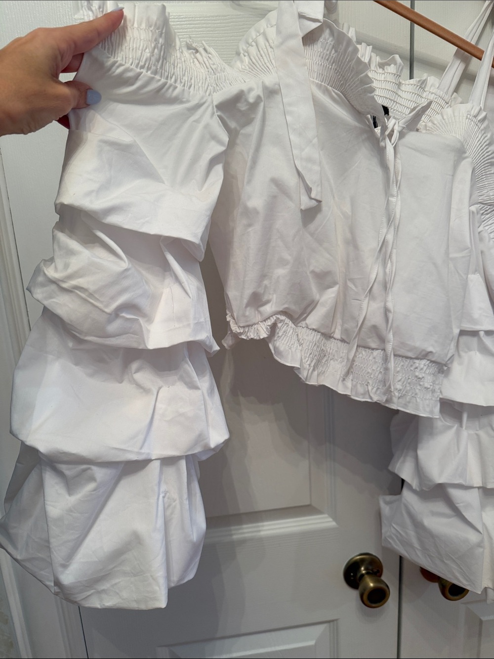 Alohas White Ruffle Cold-Shoulder Crop Top - Picture 2 of 7